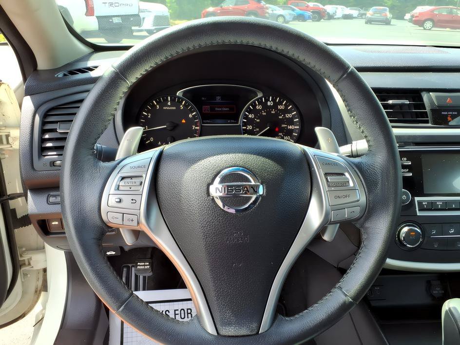 Used 2017 Pearl White Nissan 2.5 SR image 22