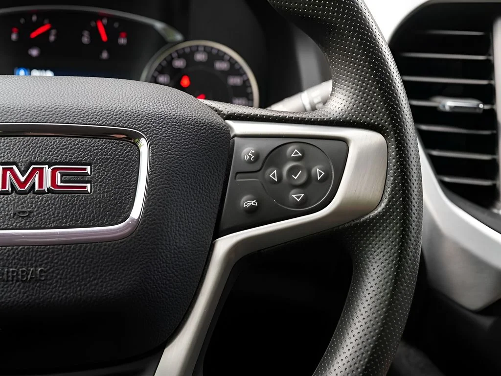 Used 2022 White GMC SLE image 21