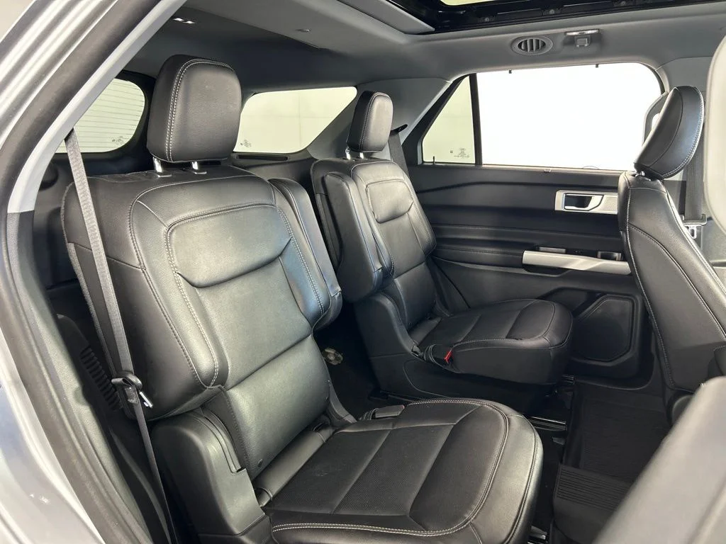 Used 2023 Silver Ford Limited image 26