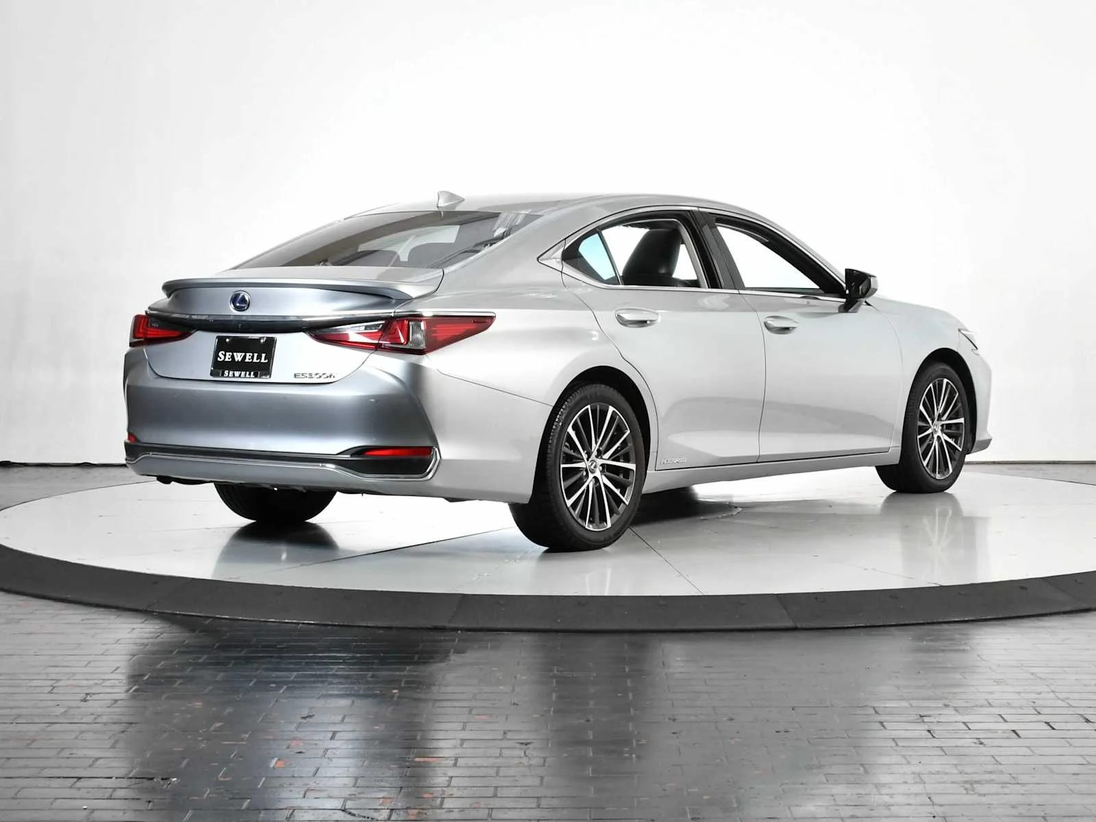 Certified Used 2022 IRIDIUM Lexus  image 7