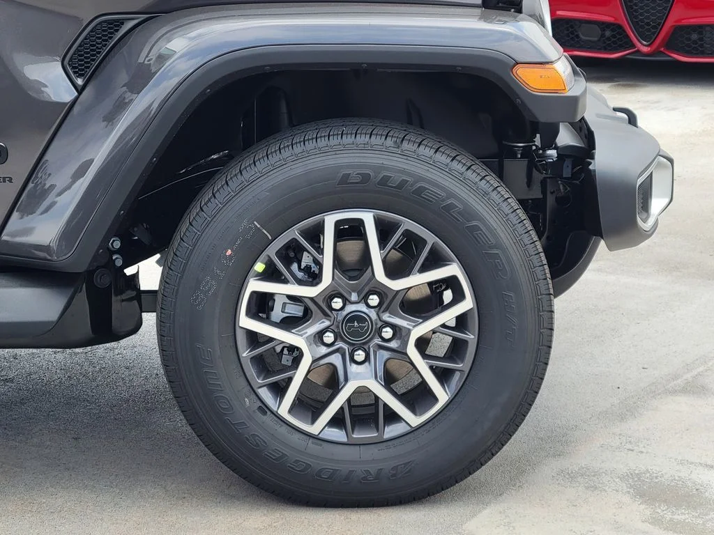 New 2026 Granite Crystal Metallic Clear-Coat Exterior Paint Jeep Sahara image 23