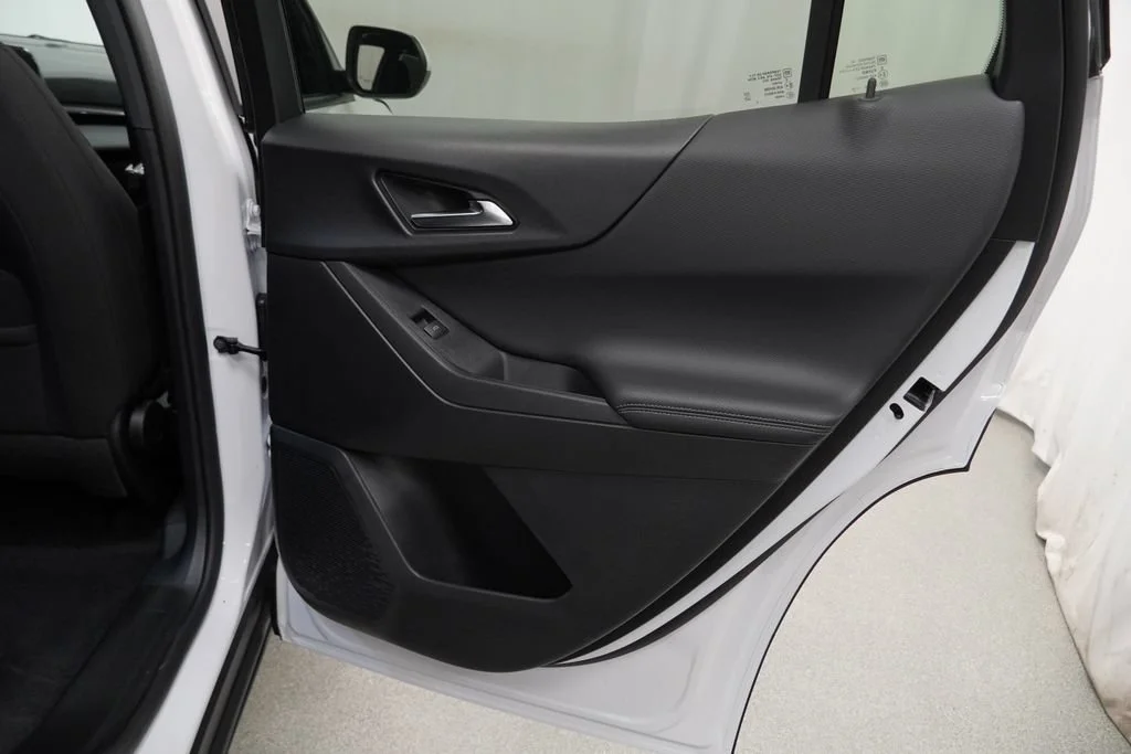 New 2027 Summit White Chevrolet LT image 24