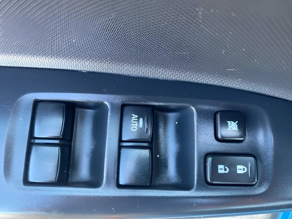 Used 2024 Blue Mitsubishi ES image 10
