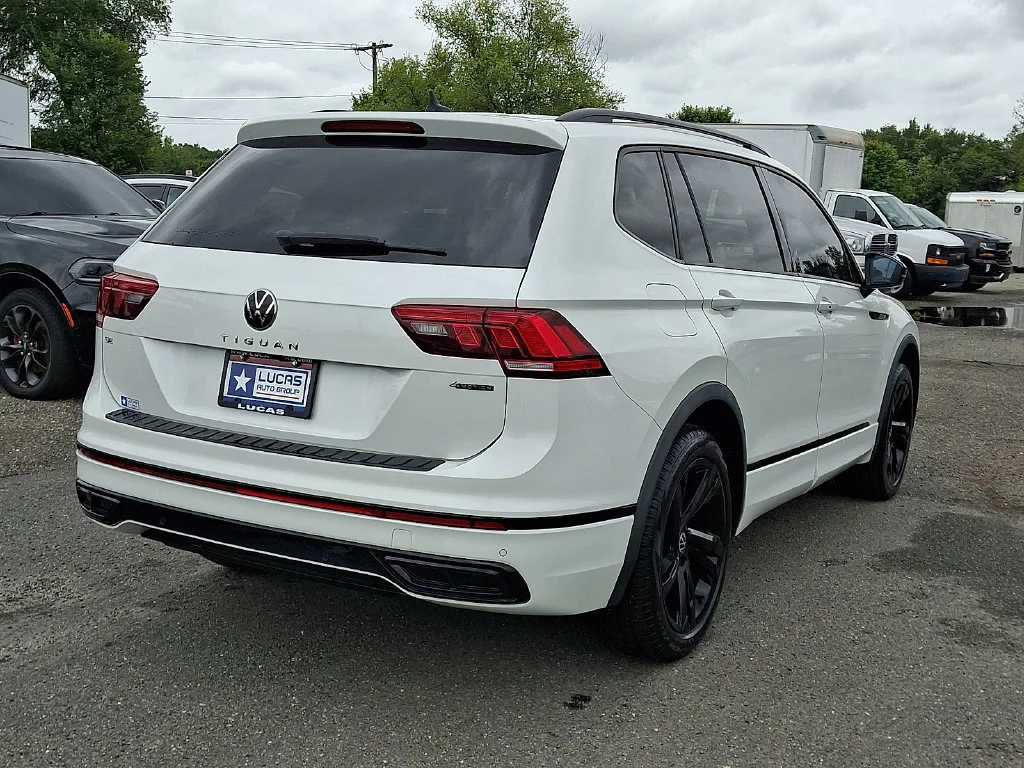 Used 2023  Volkswagen SE R-Line Black image 11