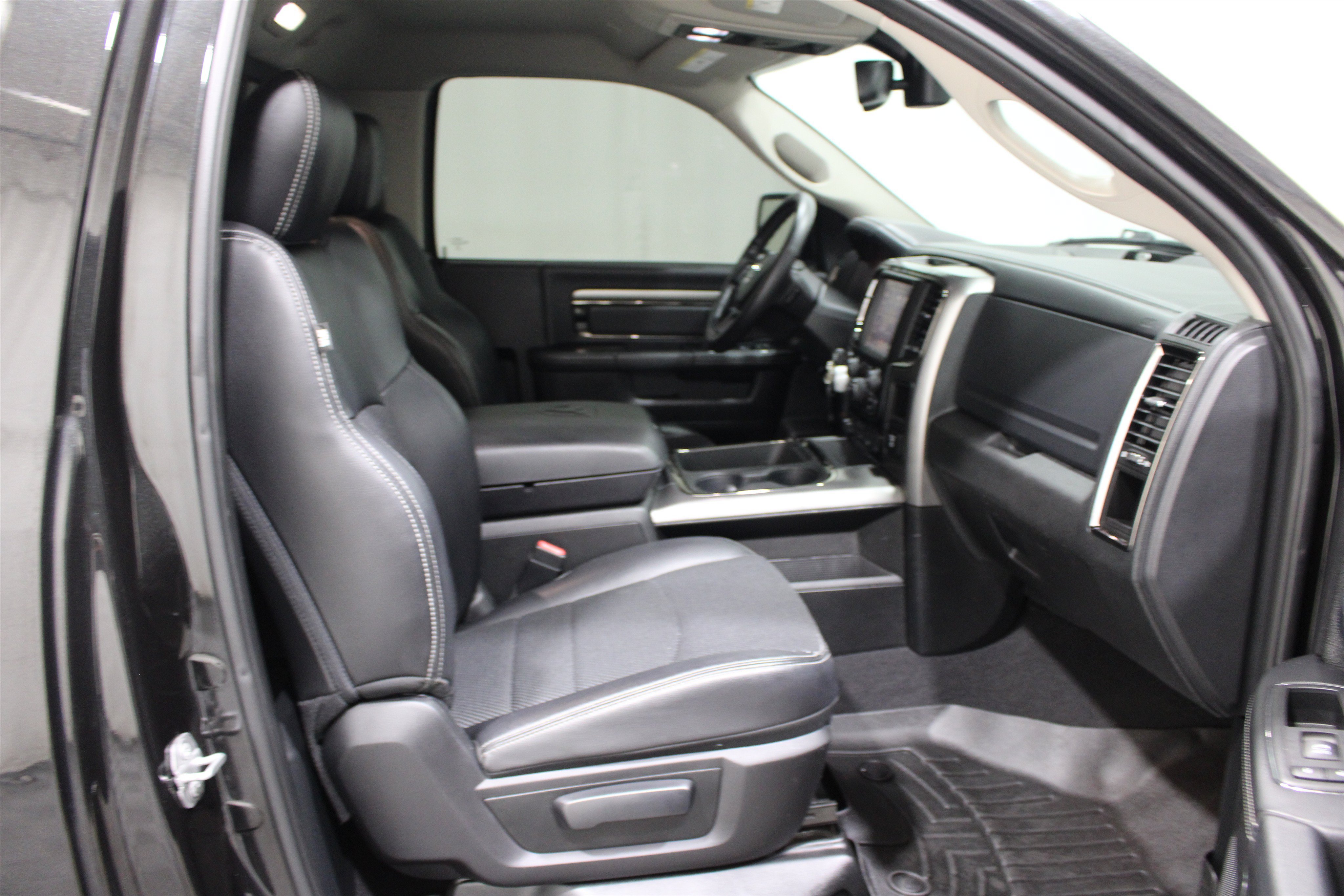 Used 2017 Brilliant Black Crystal Pearlcoat Ram Sport image 19