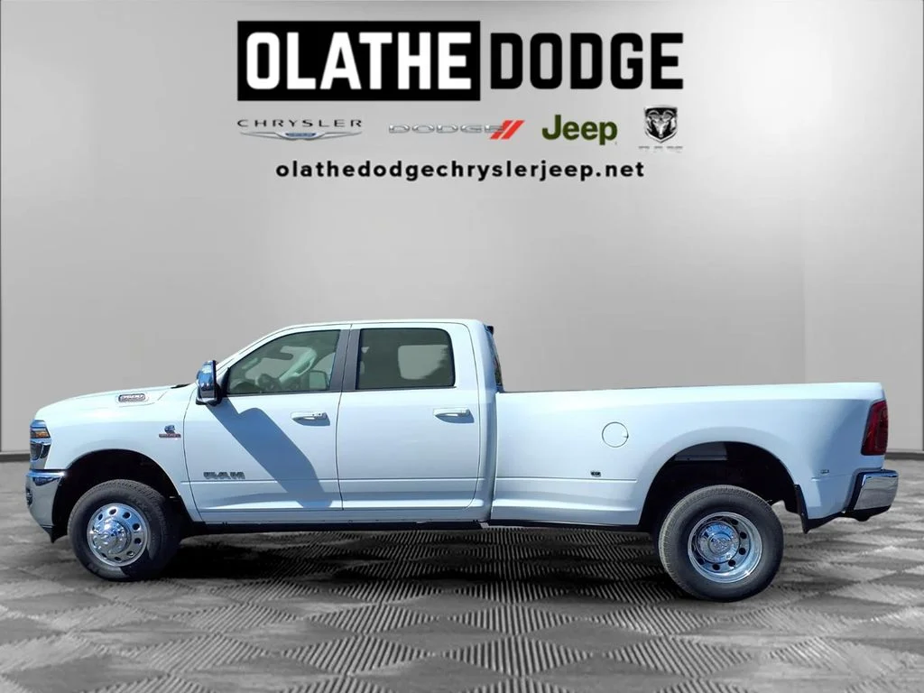 New 2026 Bright White Clear-Coat Exterior Paint RAM Laramie image 21