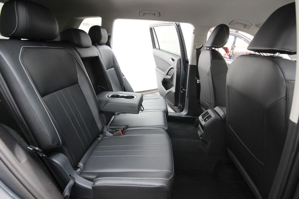 Used 2024 Gray Volkswagen 2.0T SE image 24