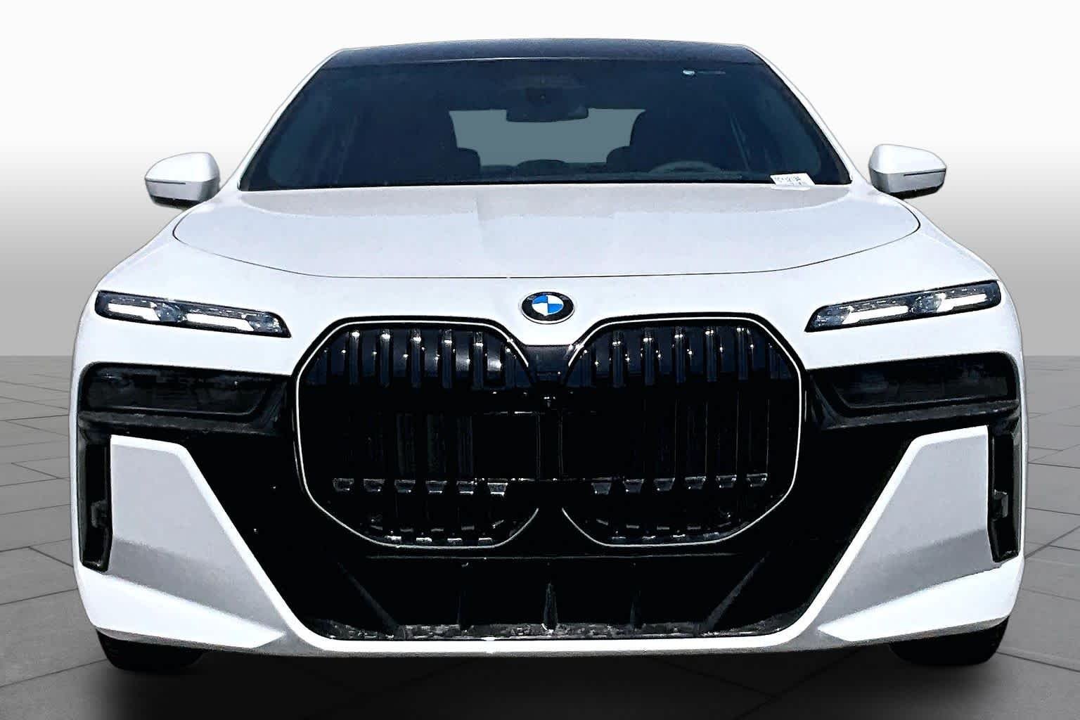 New 2026 Mineral White Metallic BMW 740i xDrive image 3