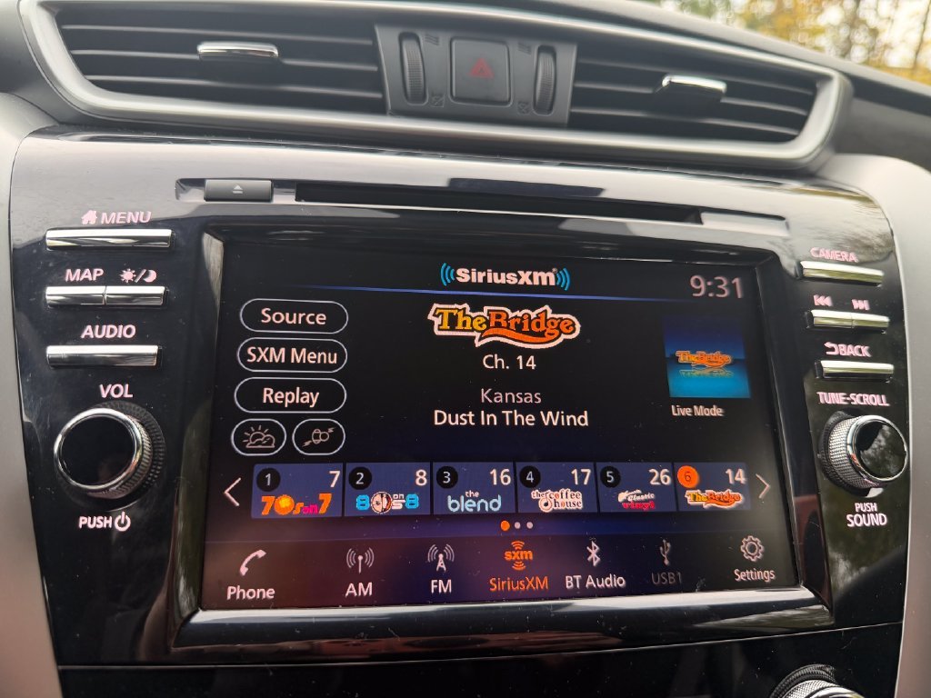 Used 2019 White Nissan Platinum image 10