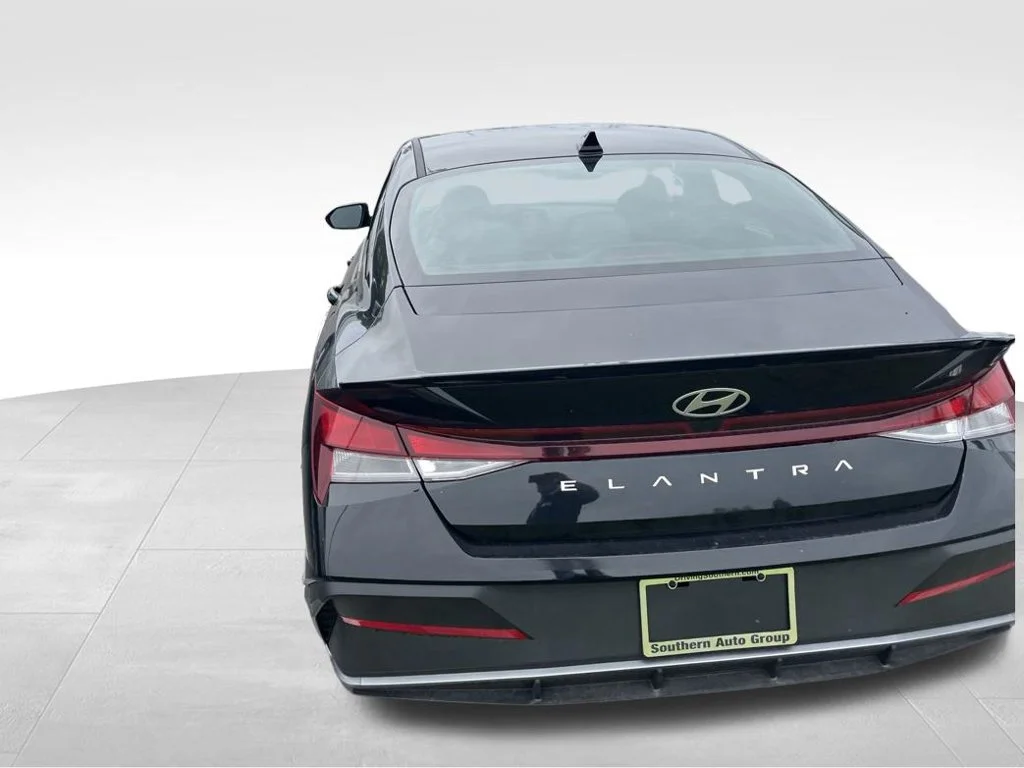 Used 2026 Black Hyundai SEL Sport image 8