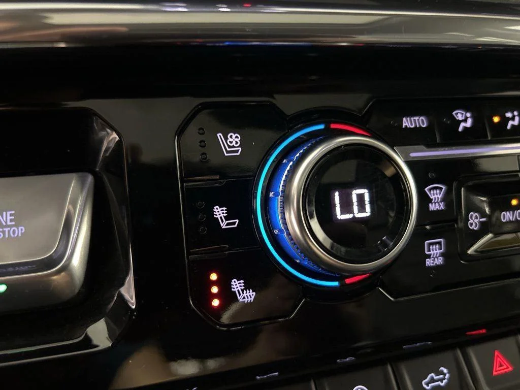 Used 2024 Sterling Metallic GMC Denali image 31