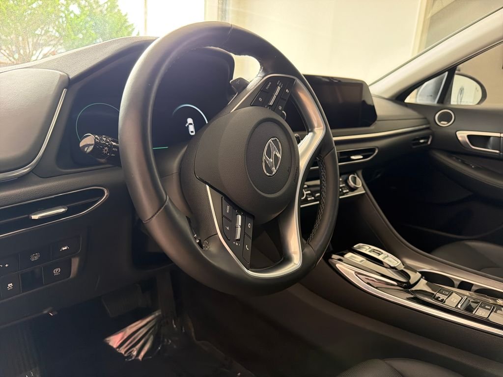 Used 2023 Red Hyundai Limited image 17