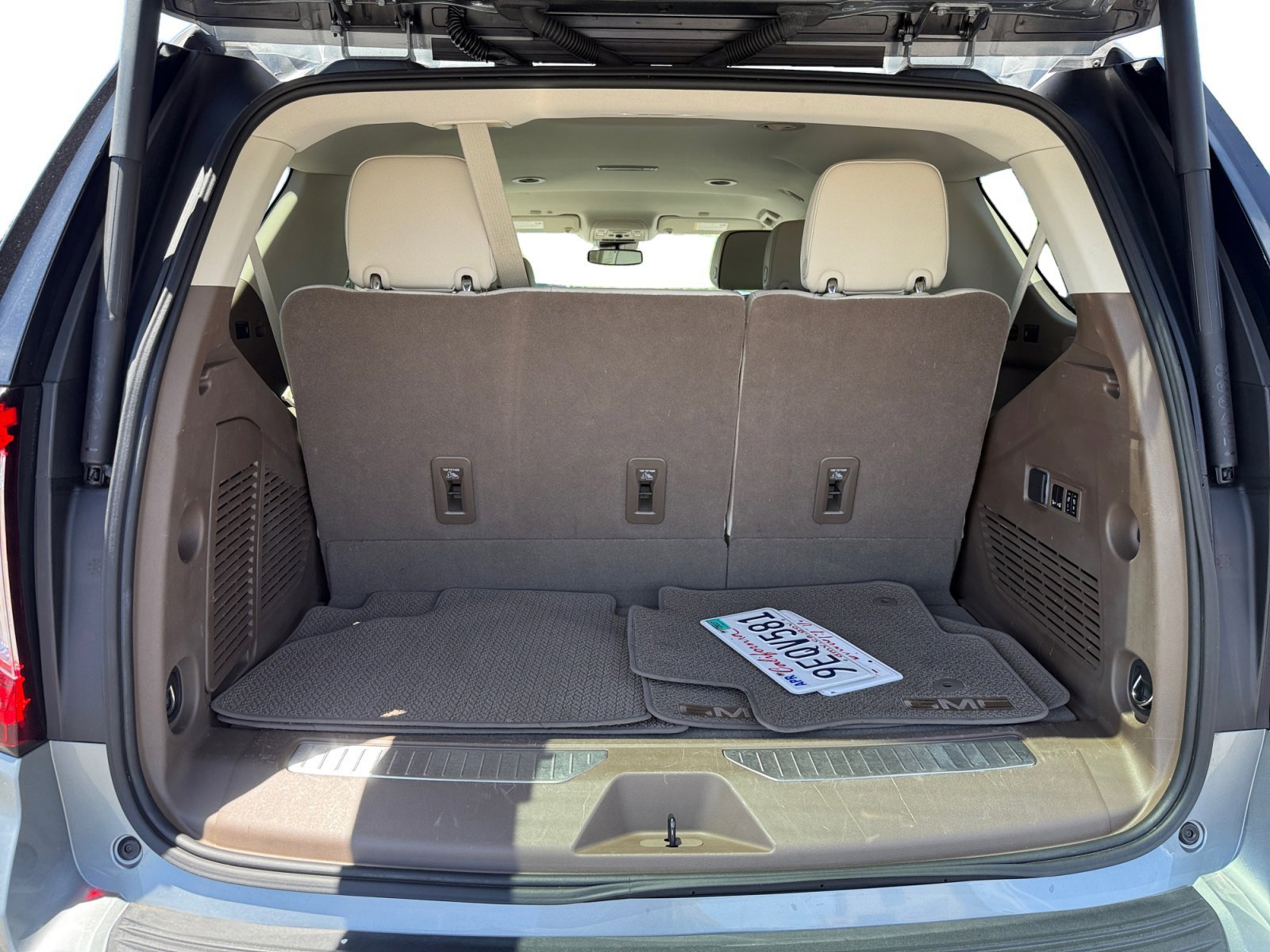 Used 2023 Sterling Metallic GMC Denali image 17
