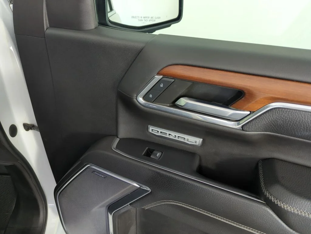 Used 2023 White GMC Denali image 33