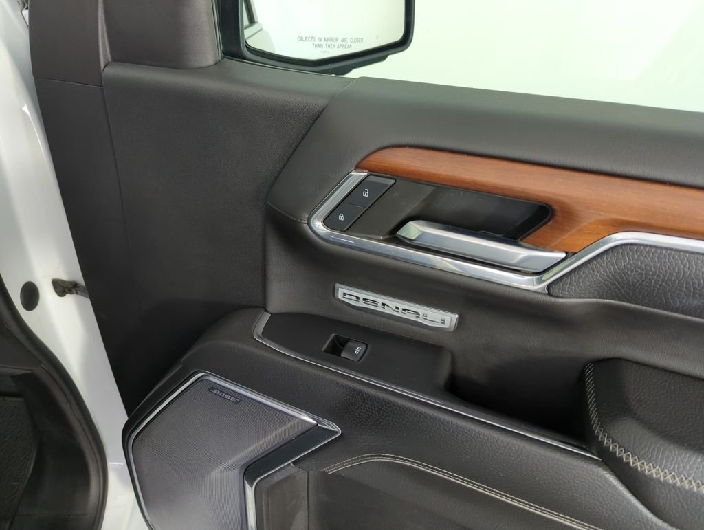 Used 2023 White GMC Denali image 33