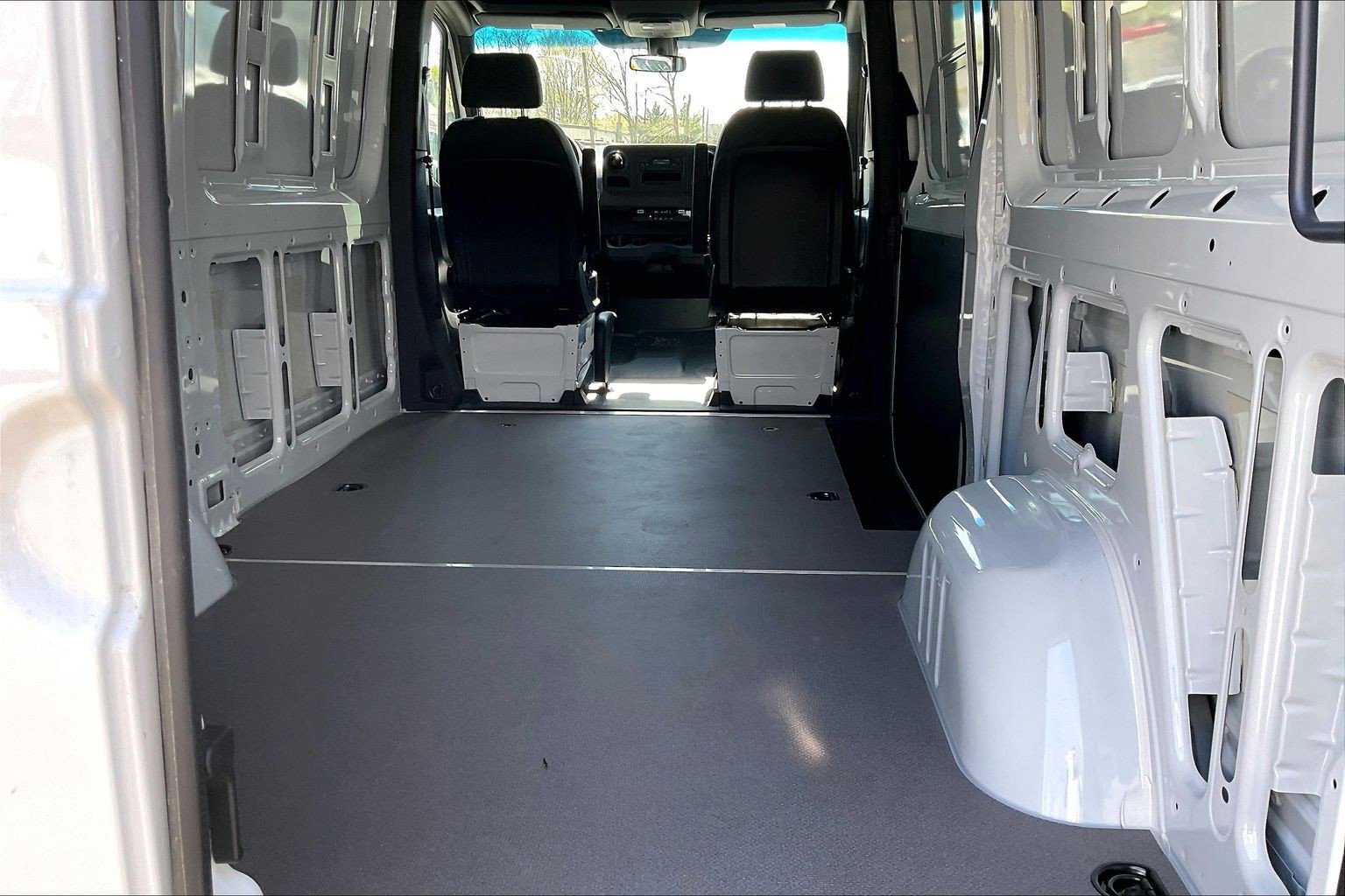 New 2025 Arctic+White Mercedes-Benz Cargo 144 WB image 25