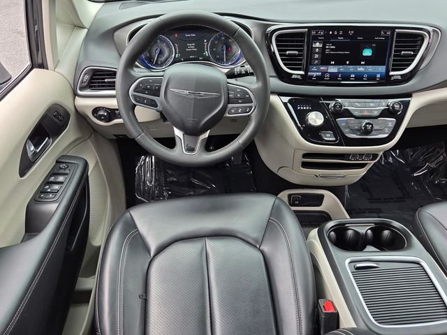 Used 2023 Black Chrysler Touring L image 14