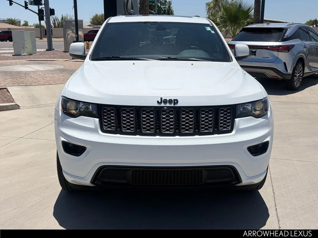 Used 2022 White Jeep Laredo X image 9