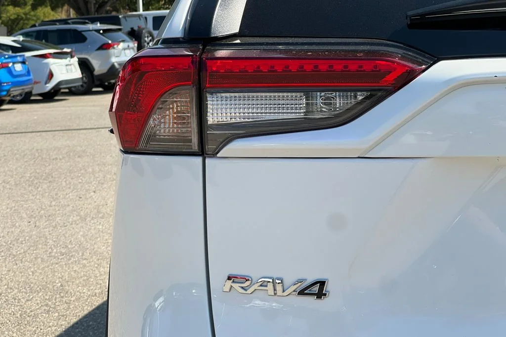 Used 2025 White Toyota XLE image 31