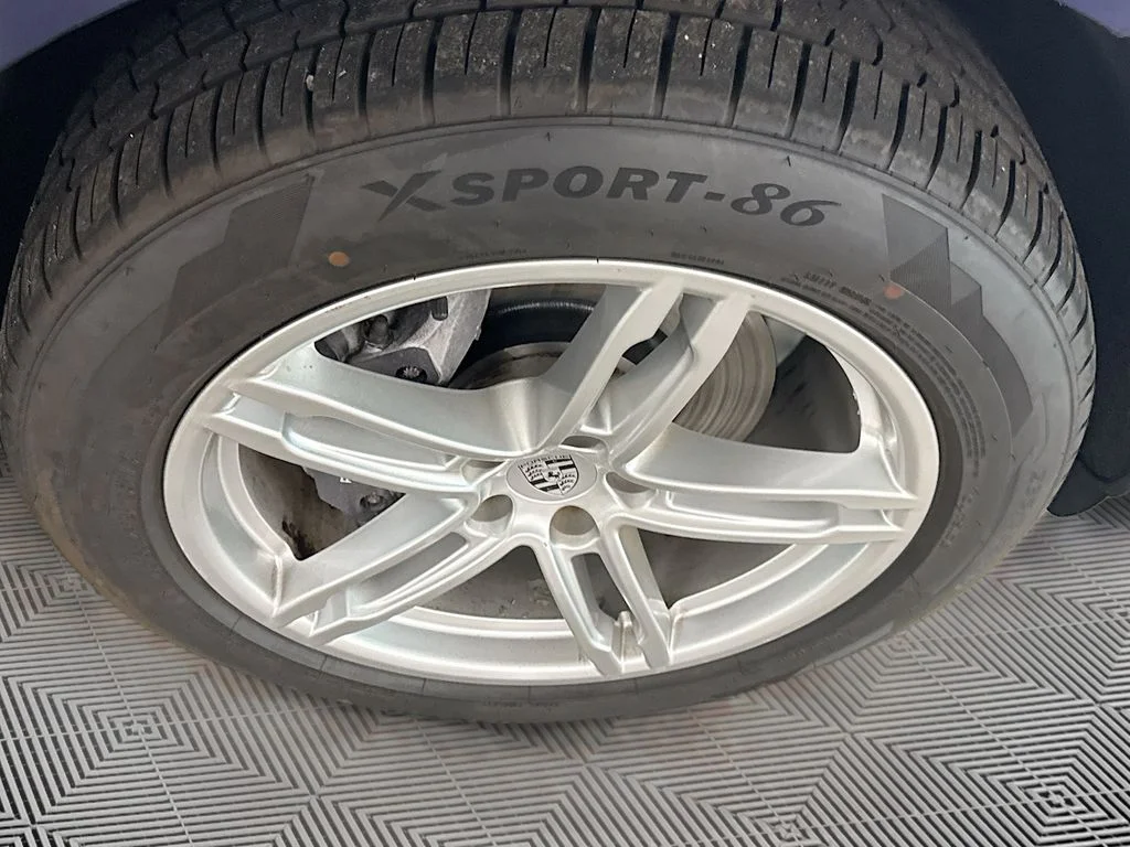 Used 2022  Porsche Base image 32