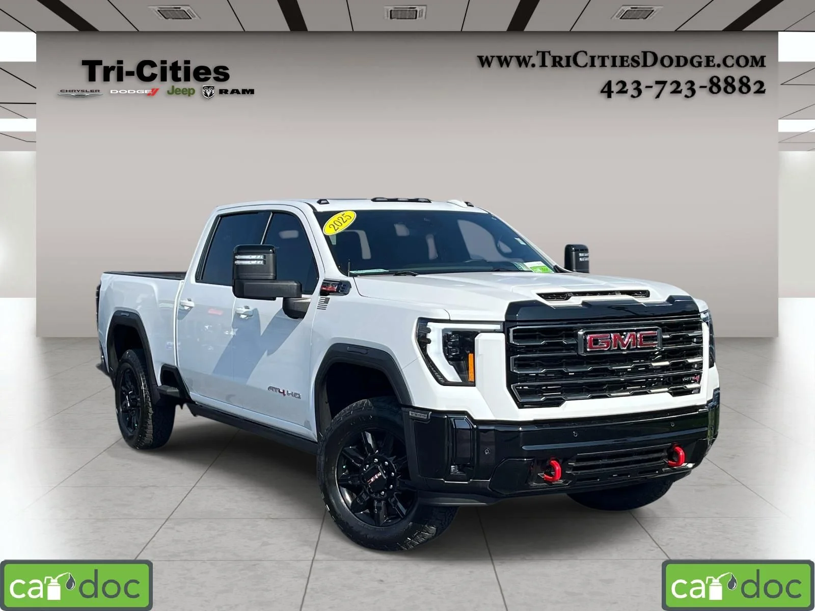 Used 2025 White GMC AT4 image 1