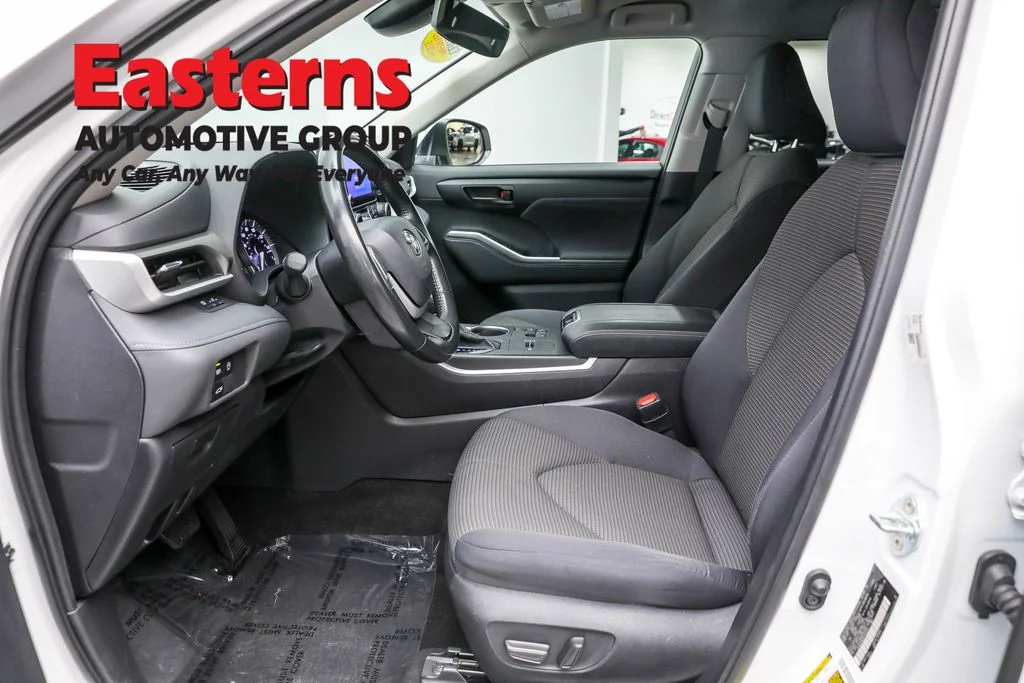 Used 2023 White Toyota LE image 14