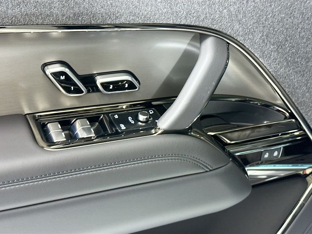 New 2026 Carpathian Grey Land Rover Dynamic SE image 23