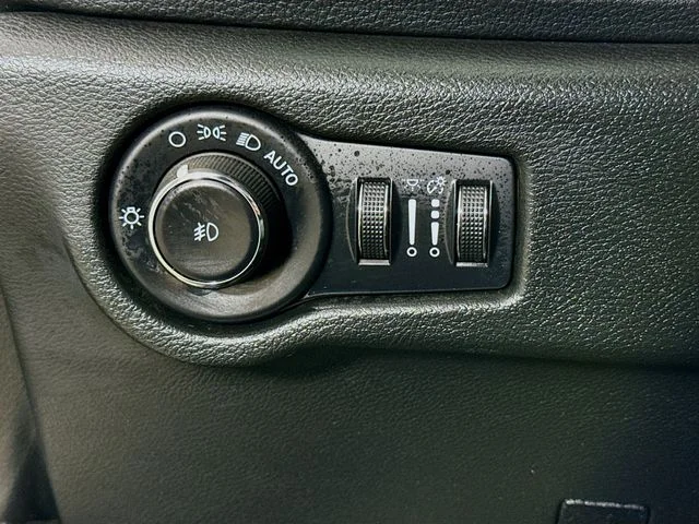 Used 2022 White Chrysler Touring L image 10