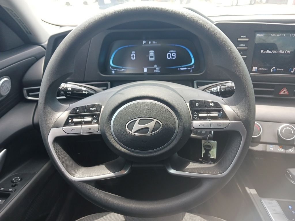2025 Hyundai Elantra SE - Photo 22