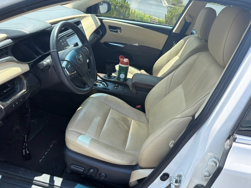 Used 2018 Blizzard Pearl Toyota  image 10