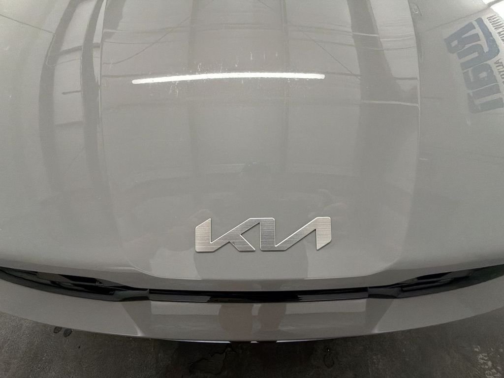 Used 2025 Wolf Gray Kia GT-Line image 29