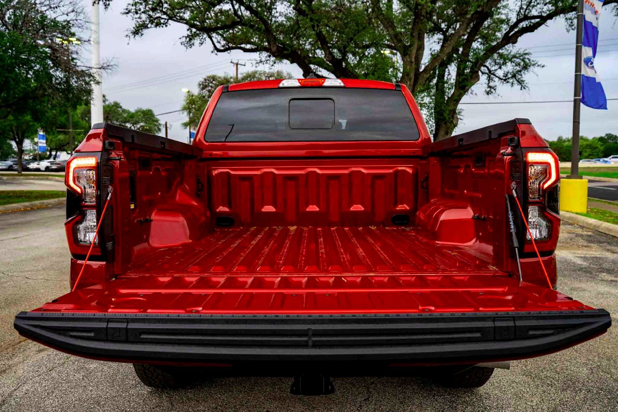 New 2025 Ruby Red Metallic Tinted Clearcoat Ford XLT image 6