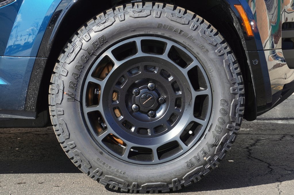 New 2026 Sargasso Blue Land Rover Octa image 11