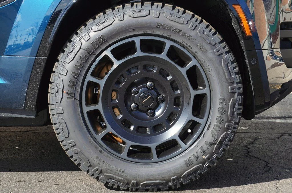 New 2026 Sargasso Blue Land Rover Octa image 11