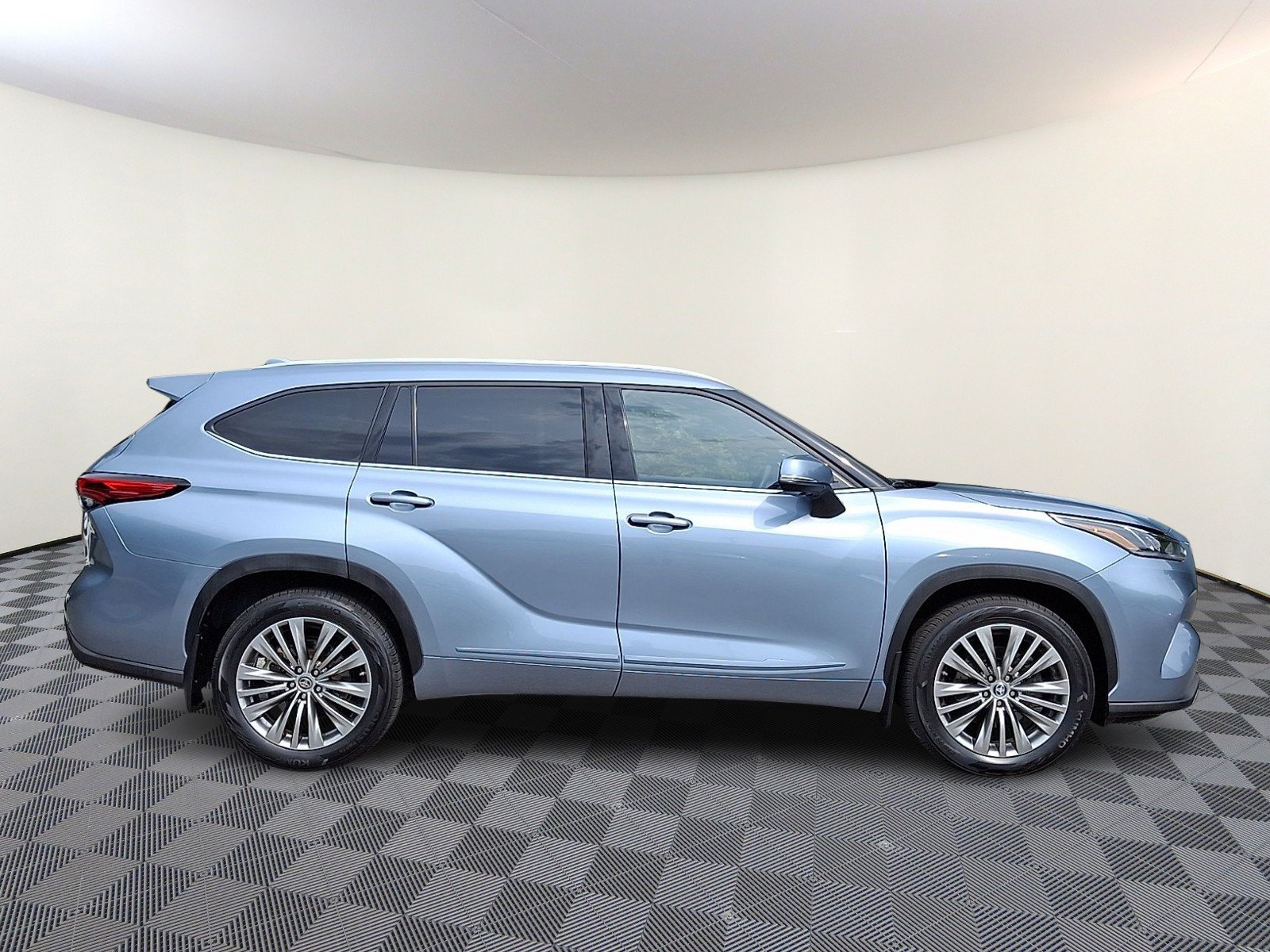 Used 2023 Moon Dust Toyota Platinum image 6