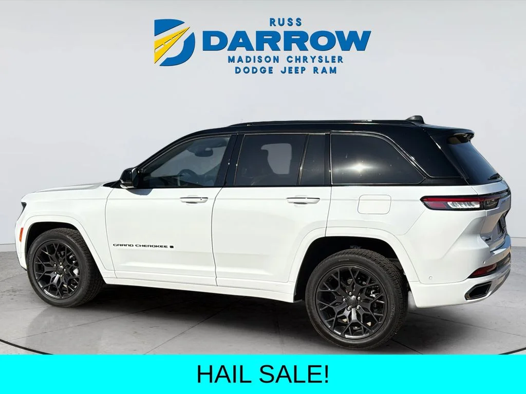 New 2025 Bright White Clear-Coat Exterior Paint Jeep Summit Reserve image 6
