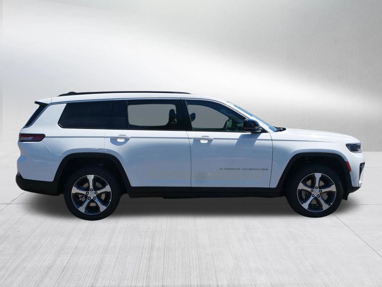 New 2026 Bright White Clear-Coat Exterior Paint Jeep Limited image 8