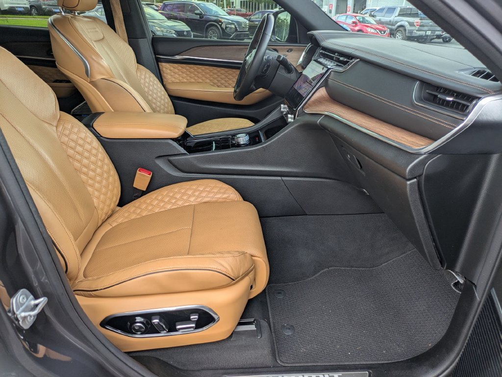 Used 2022 Gray Jeep Summit image 23
