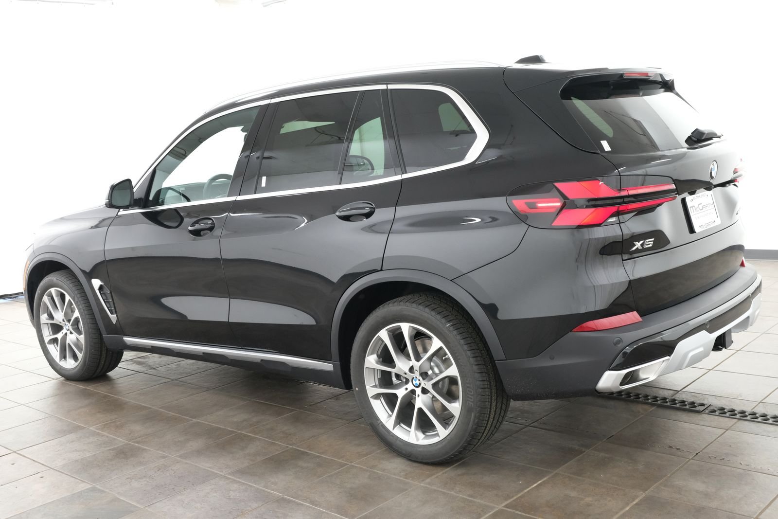New 2026 Black Sapphire Metallic BMW xDrive40i image 3