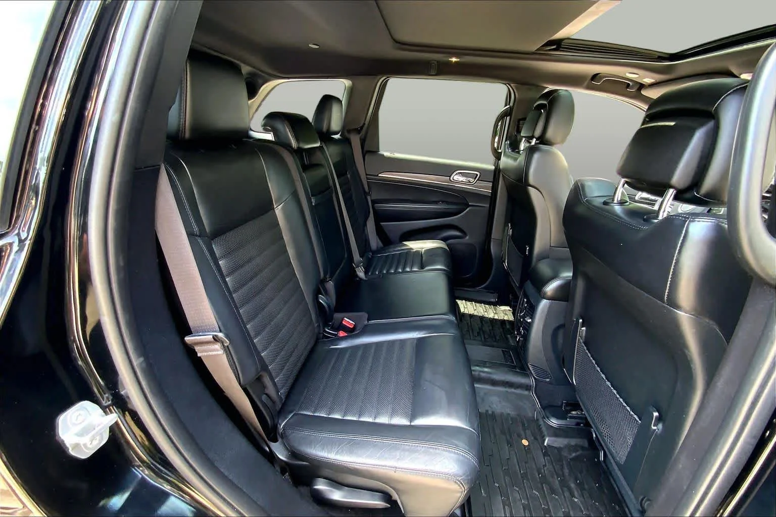 Used 2020 Diamond Black Crystal Pearlcoat Jeep Limited X image 19