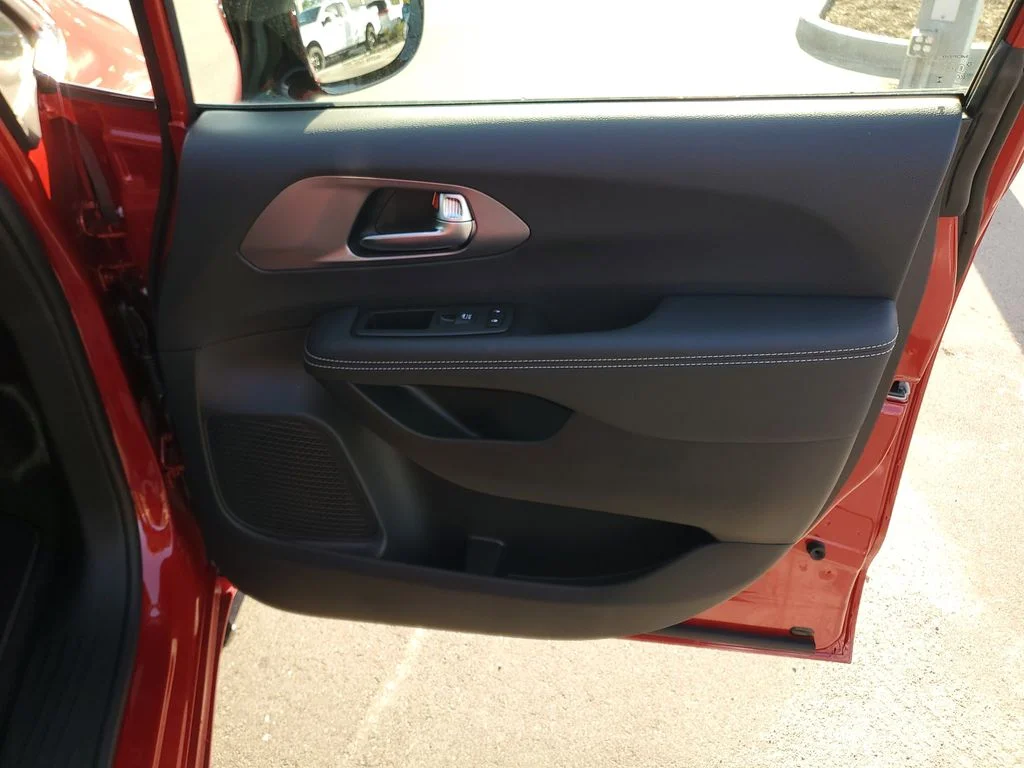 2025 Chrysler Voyager LX - Photo 35