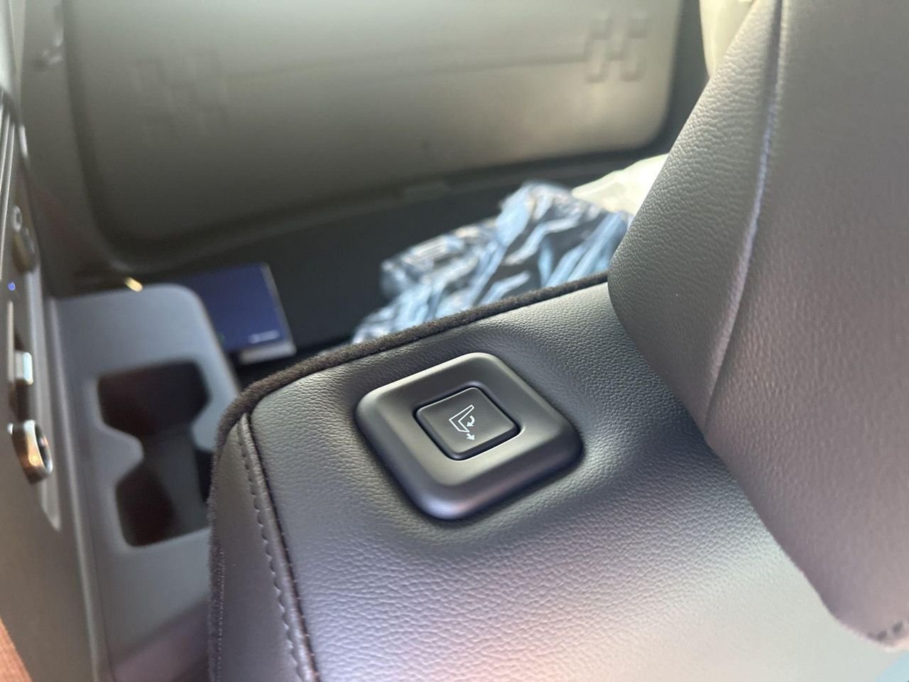 2026 Hyundai Santa Fe Limited - Photo 38