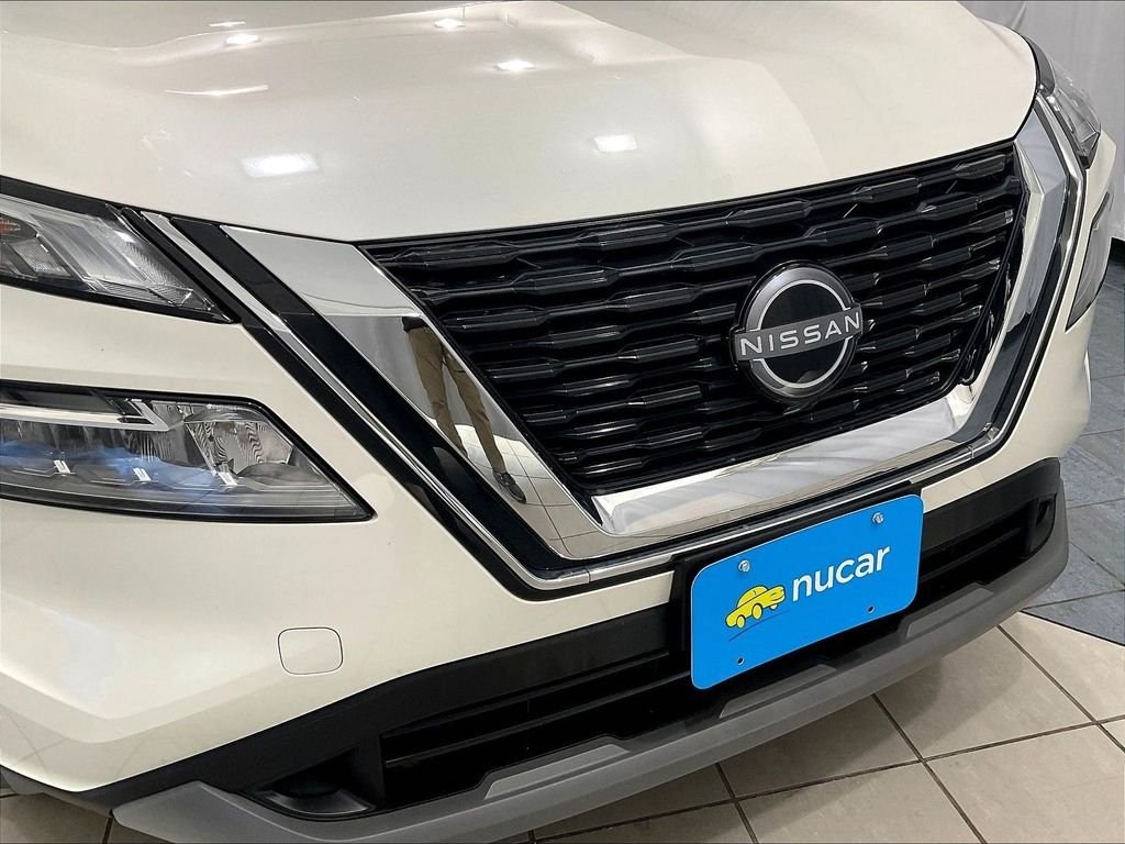 Used 2023 White Nissan SV image 31