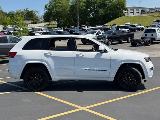 Certified Used 2022 White Jeep Laredo X image 5
