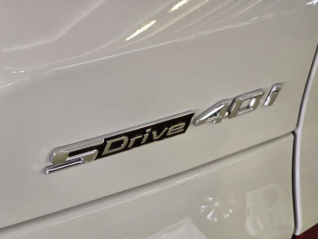Used 2026 White BMW sDrive40i image 7