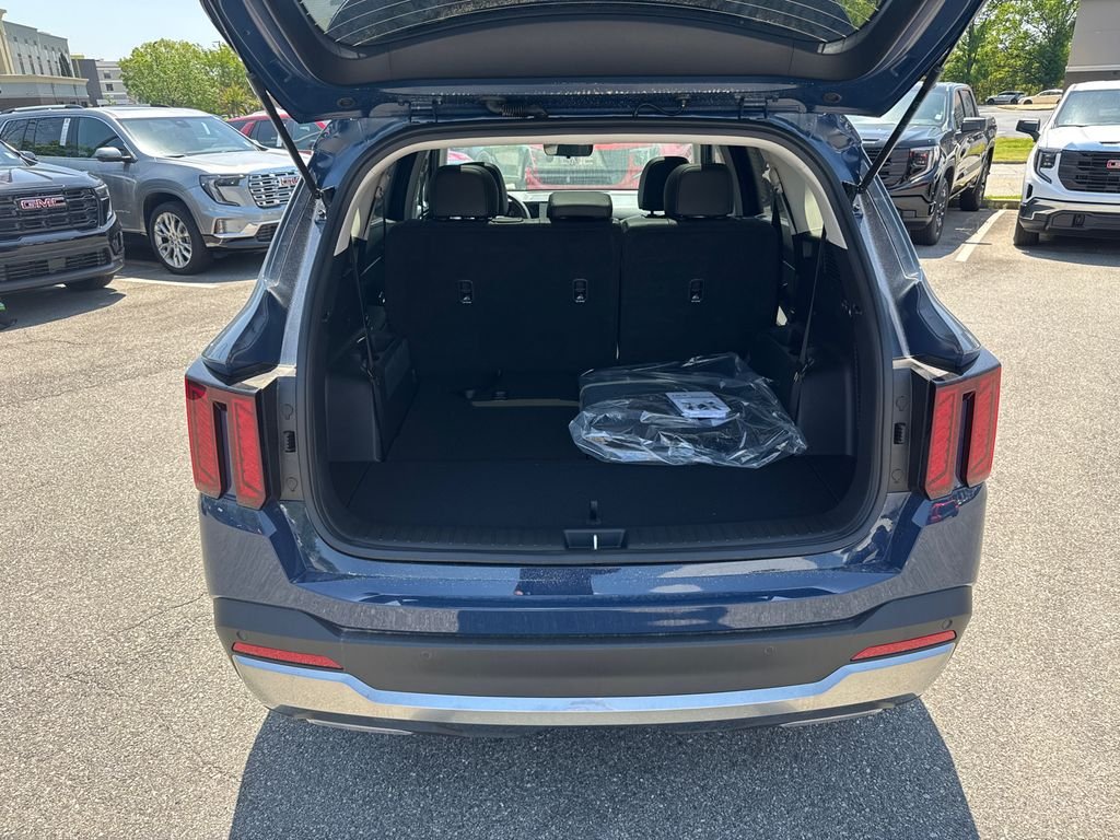 Used 2025 Black Kia S image 18