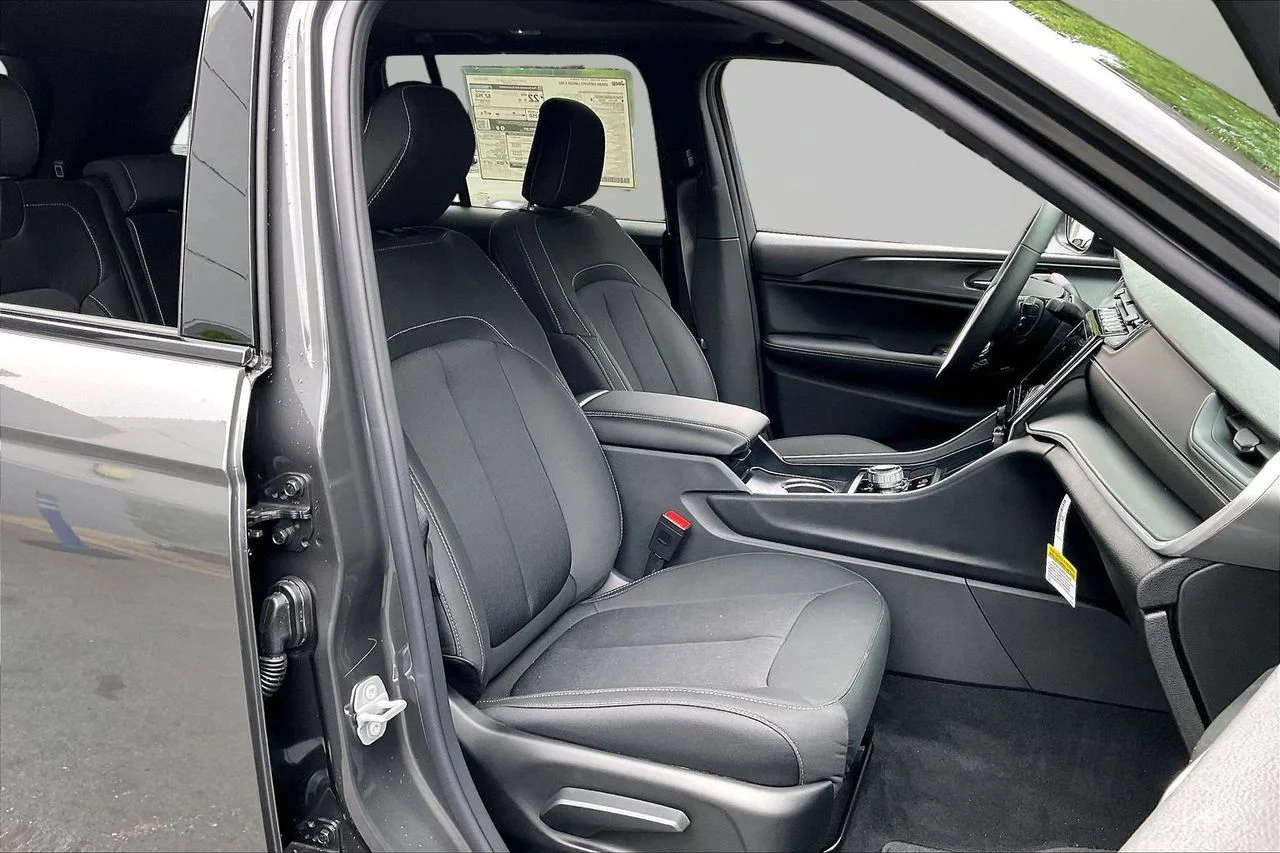 New 2026 Baltic Gray Metallic Clearcoat Jeep Laredo X image 19