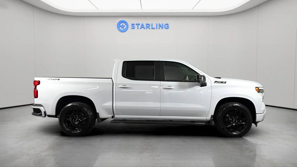 Used 2025 Summit White Chevrolet RST image 11