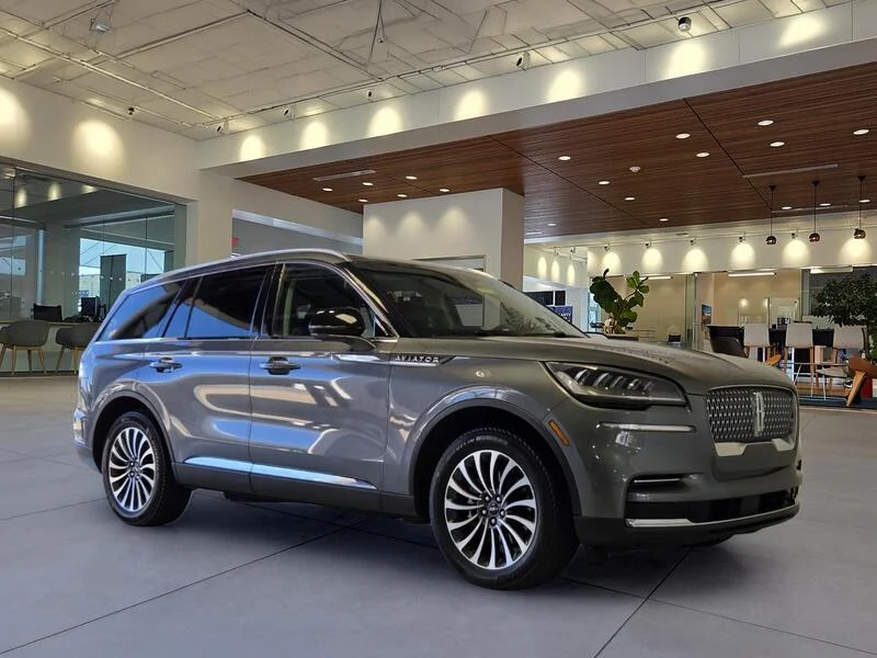 Used 2023 Gray Metallic LINCOLN RESERVE AWD image 5