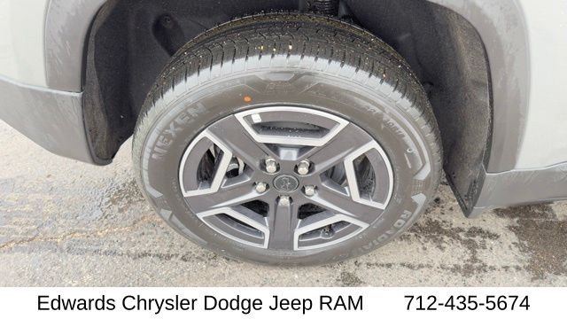 New 2026 Sting-Gray Clear-Coat Exterior Paint Jeep Limited image 12